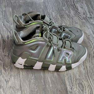 Hologram RARE Nike Air Uptempo women's size 9, men's sized 7.5